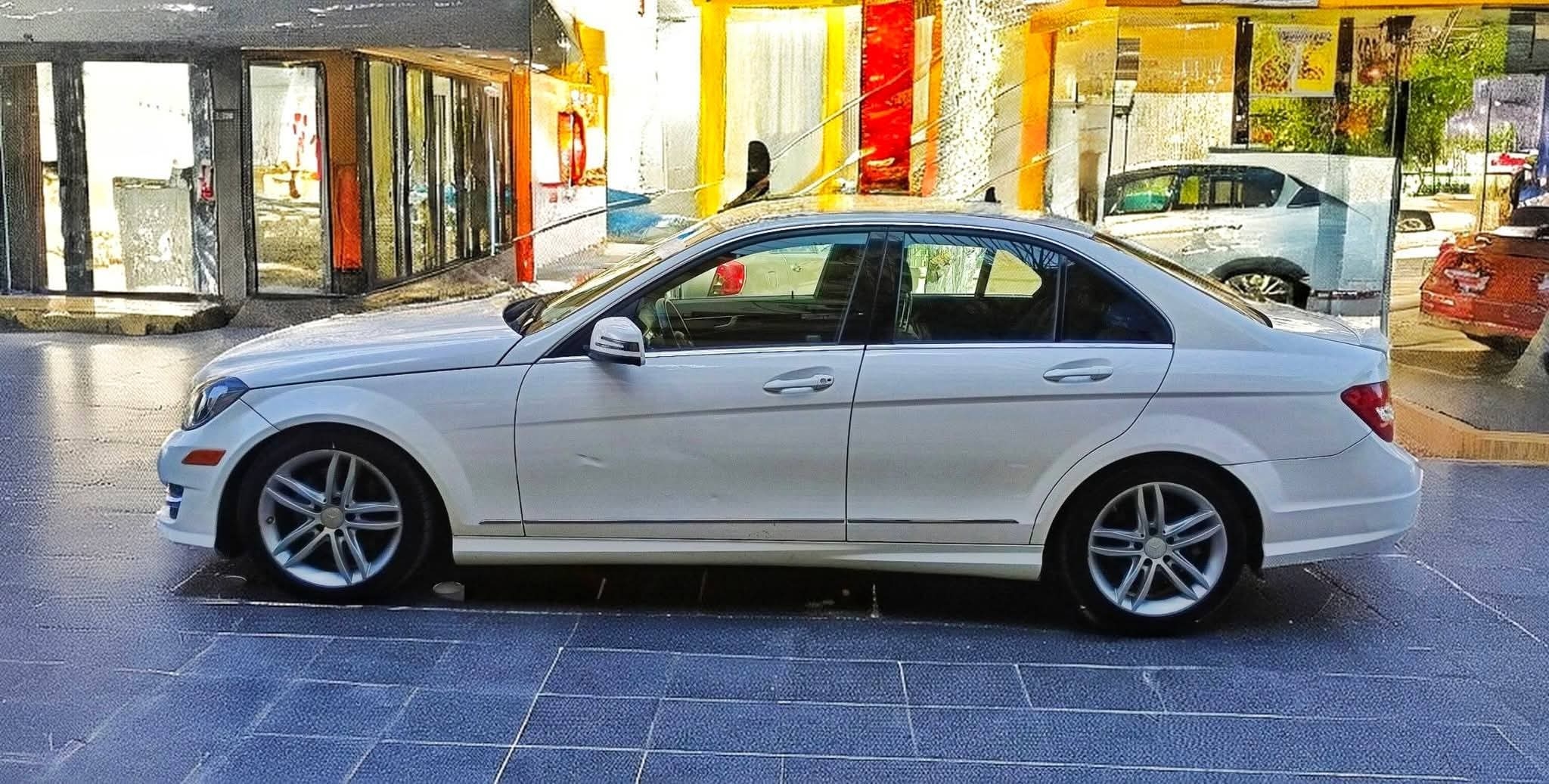 مرسيدس بينز C 300 2013 مستعملة — الزعيم لتجارة السيارات والعقارات — صورة 7 من 15