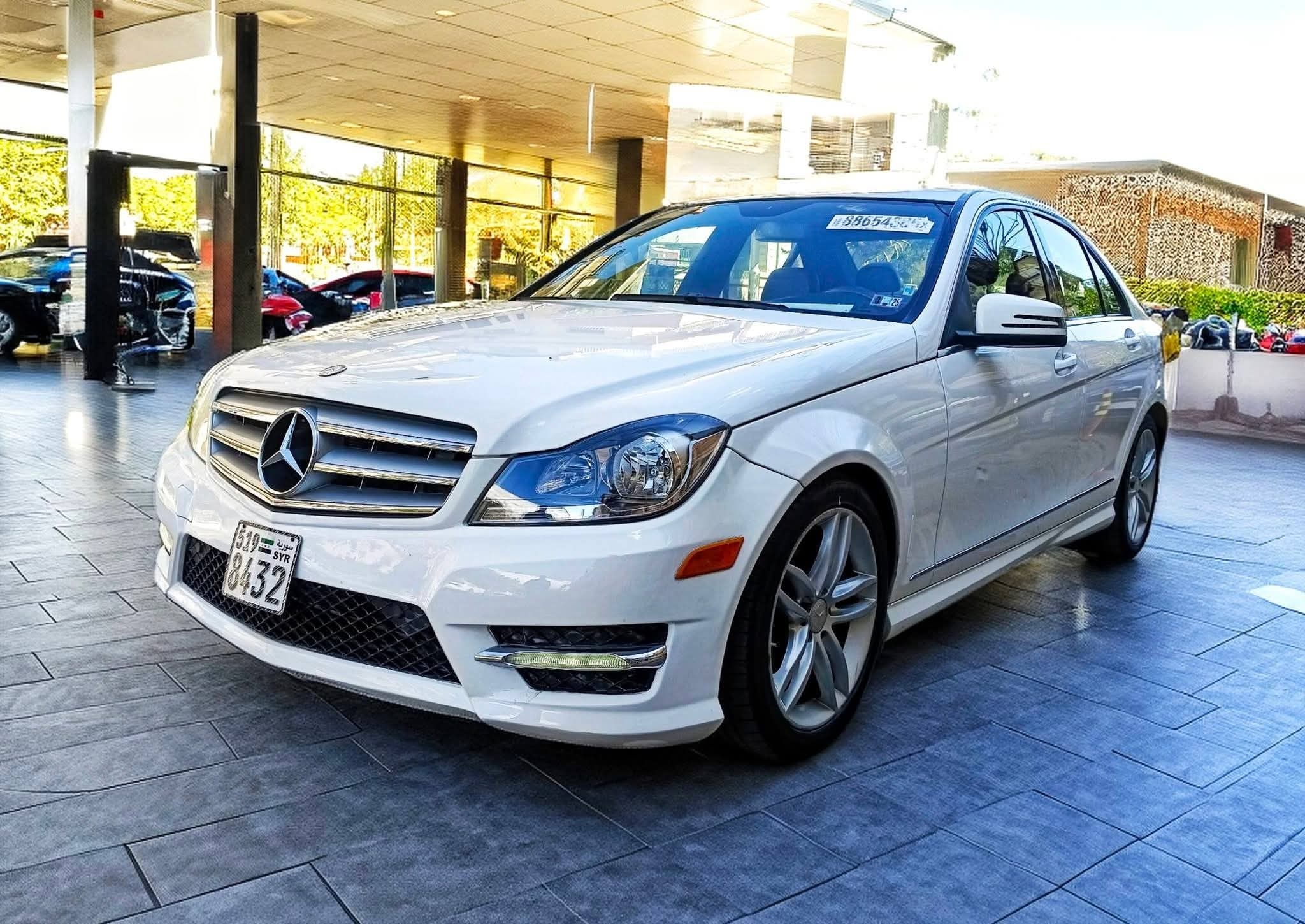مرسيدس بينز C 300 2013 مستعملة — الزعيم لتجارة السيارات والعقارات — صورة 2 من 15