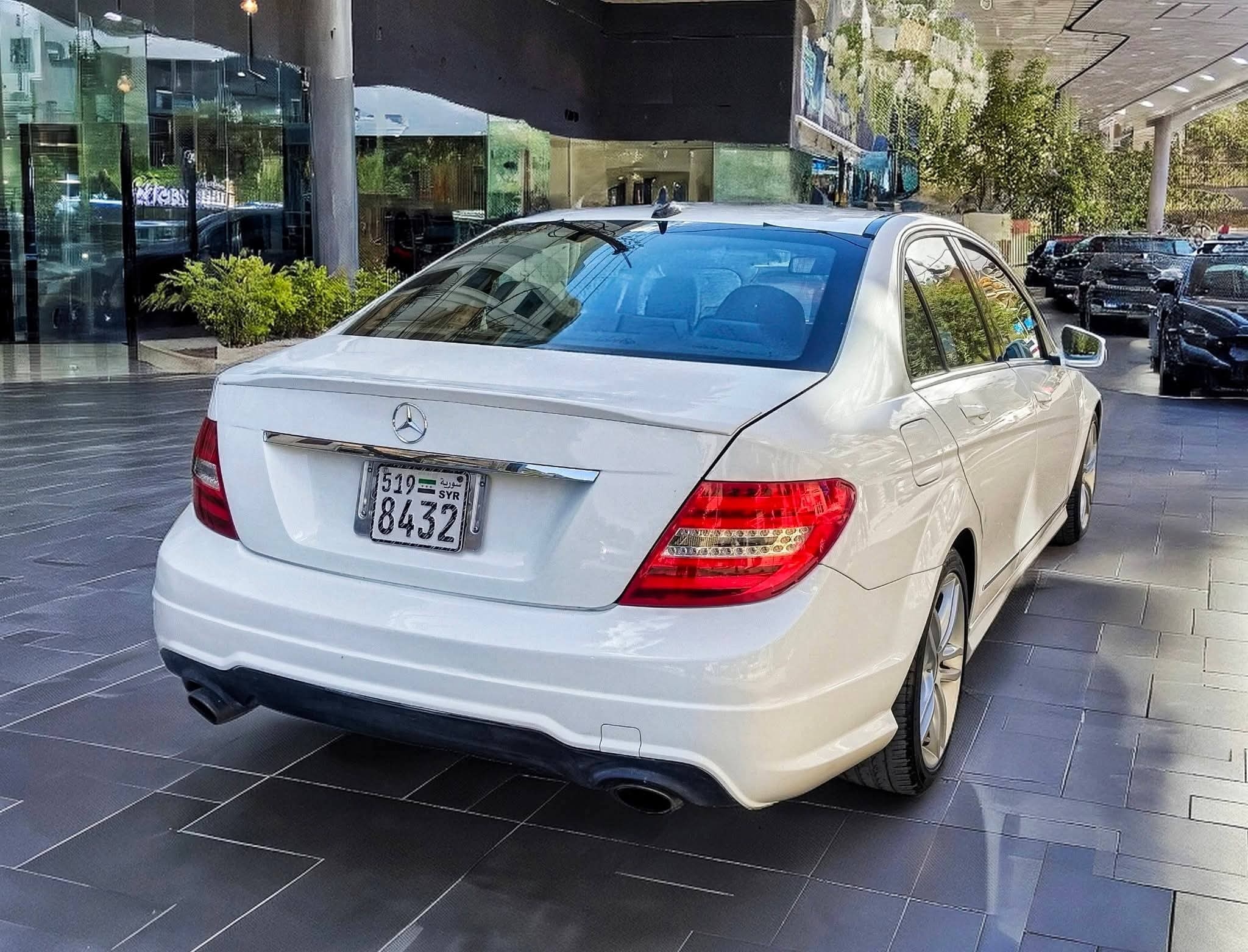 مرسيدس بينز C 300 2013 مستعملة — الزعيم لتجارة السيارات والعقارات — صورة 5 من 15
