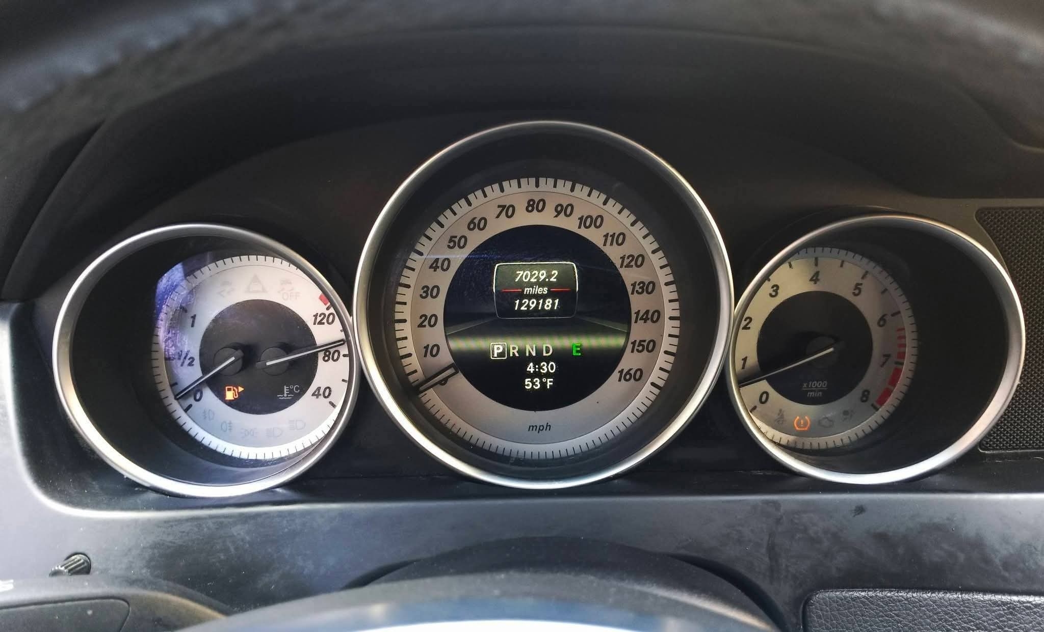 مرسيدس بينز C 300 2013 مستعملة — الزعيم لتجارة السيارات والعقارات — صورة 13 من 15