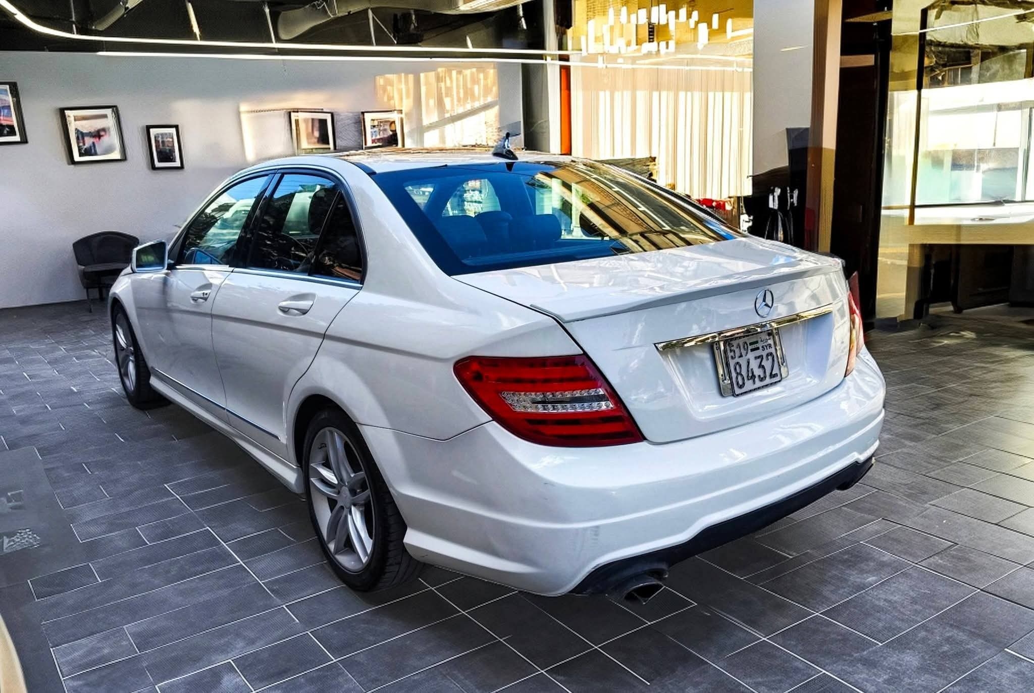 مرسيدس بينز C 300 2013 مستعملة — الزعيم لتجارة السيارات والعقارات — صورة 6 من 15