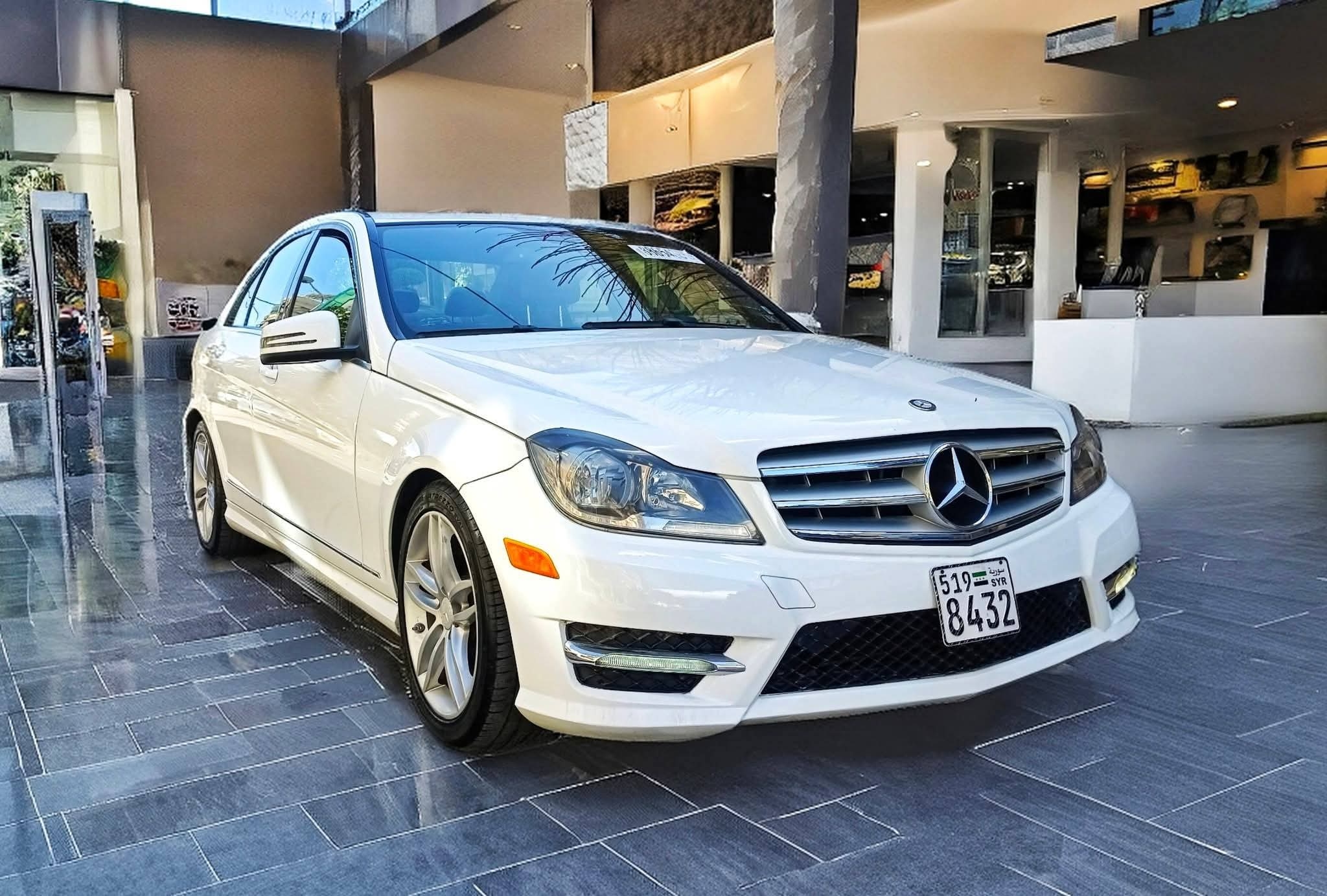 مرسيدس بينز C 300 2013 مستعملة — الزعيم لتجارة السيارات والعقارات — صورة 3 من 15