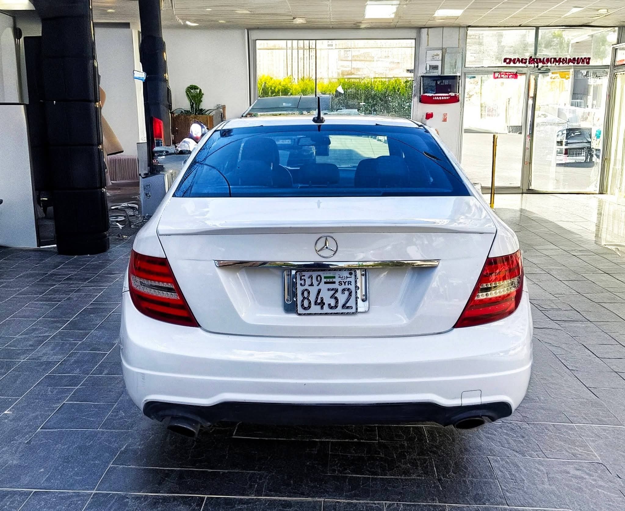 مرسيدس بينز C 300 2013 مستعملة — الزعيم لتجارة السيارات والعقارات — صورة 4 من 15