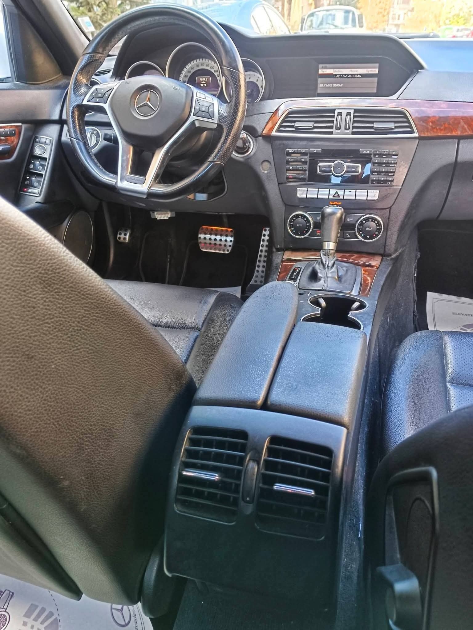 مرسيدس بينز C 300 2013 مستعملة — الزعيم لتجارة السيارات والعقارات — صورة 12 من 15