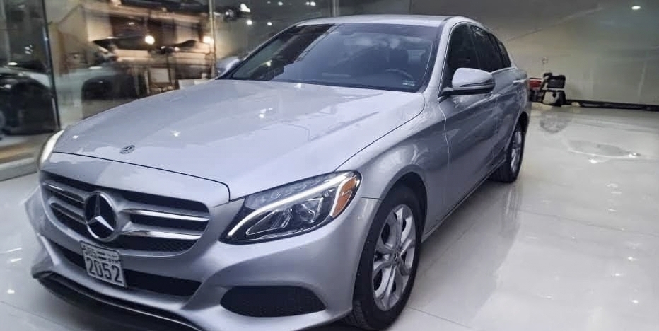 مرسيدس بينز C 300 2018 مستعملة — الزعيم لتجارة السيارات والعقارات — صورة 2 من 8