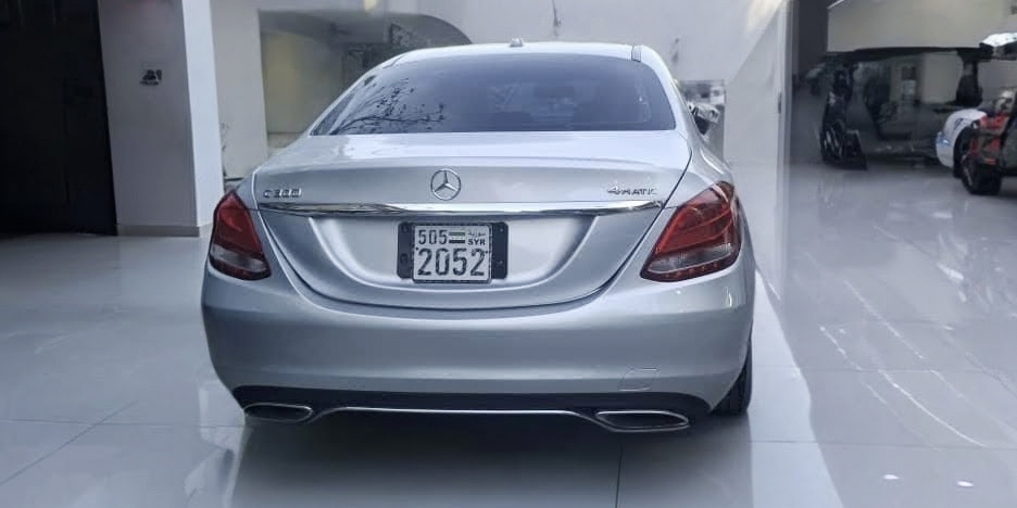 مرسيدس بينز C 300 2018 مستعملة — الزعيم لتجارة السيارات والعقارات — صورة 5 من 8